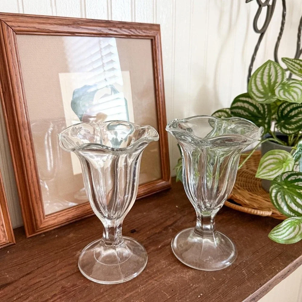 Set of 2 Vintage Tulip Glasses